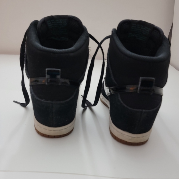 Pre-owned Nike Women's Dunk Sky Hi Embossed Sneaker, Black, 6.5 - Picture 5 of 17